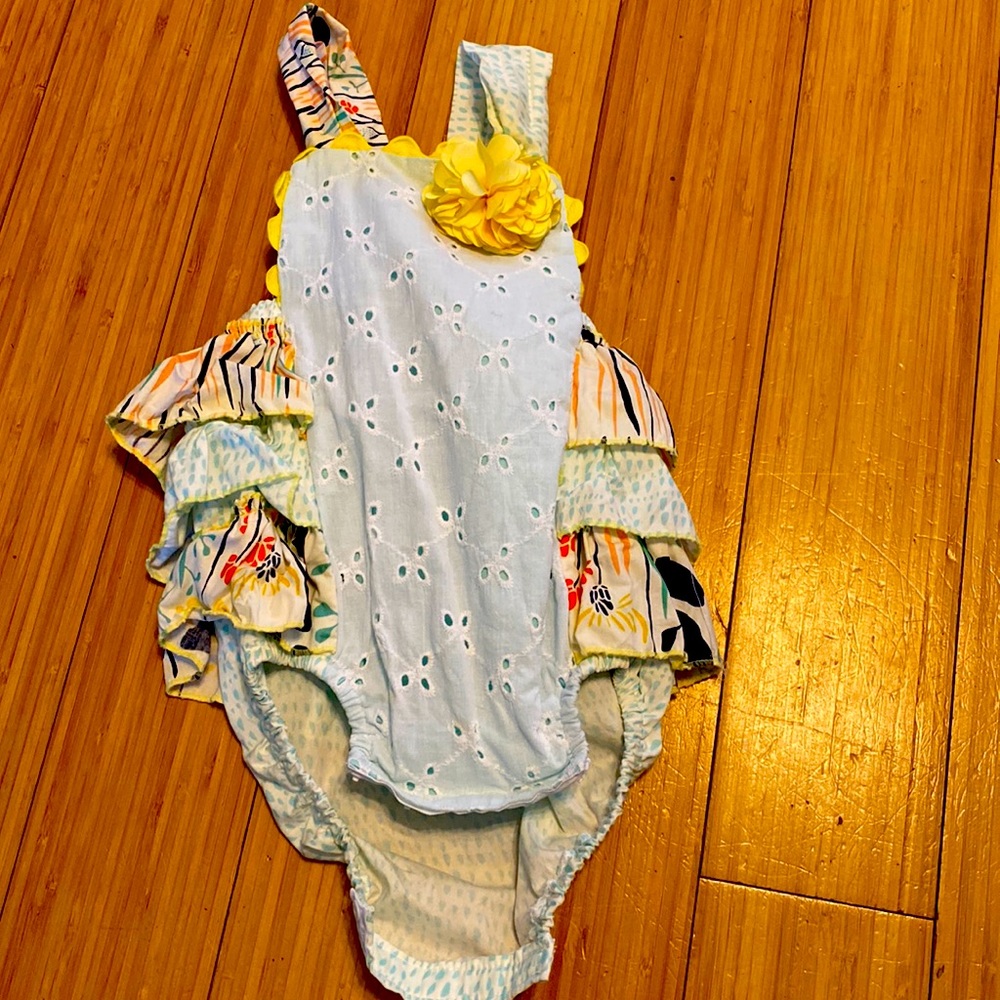 One of my favorites! Size 3-6 months. Bodysuit